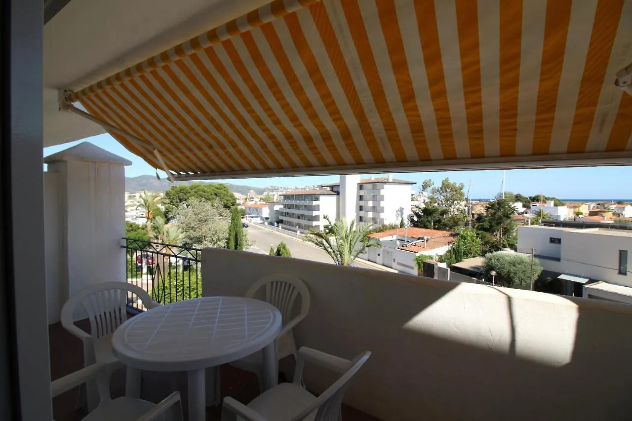 Global Immo 2176 Royal Marine Llevant Roses Apartmán